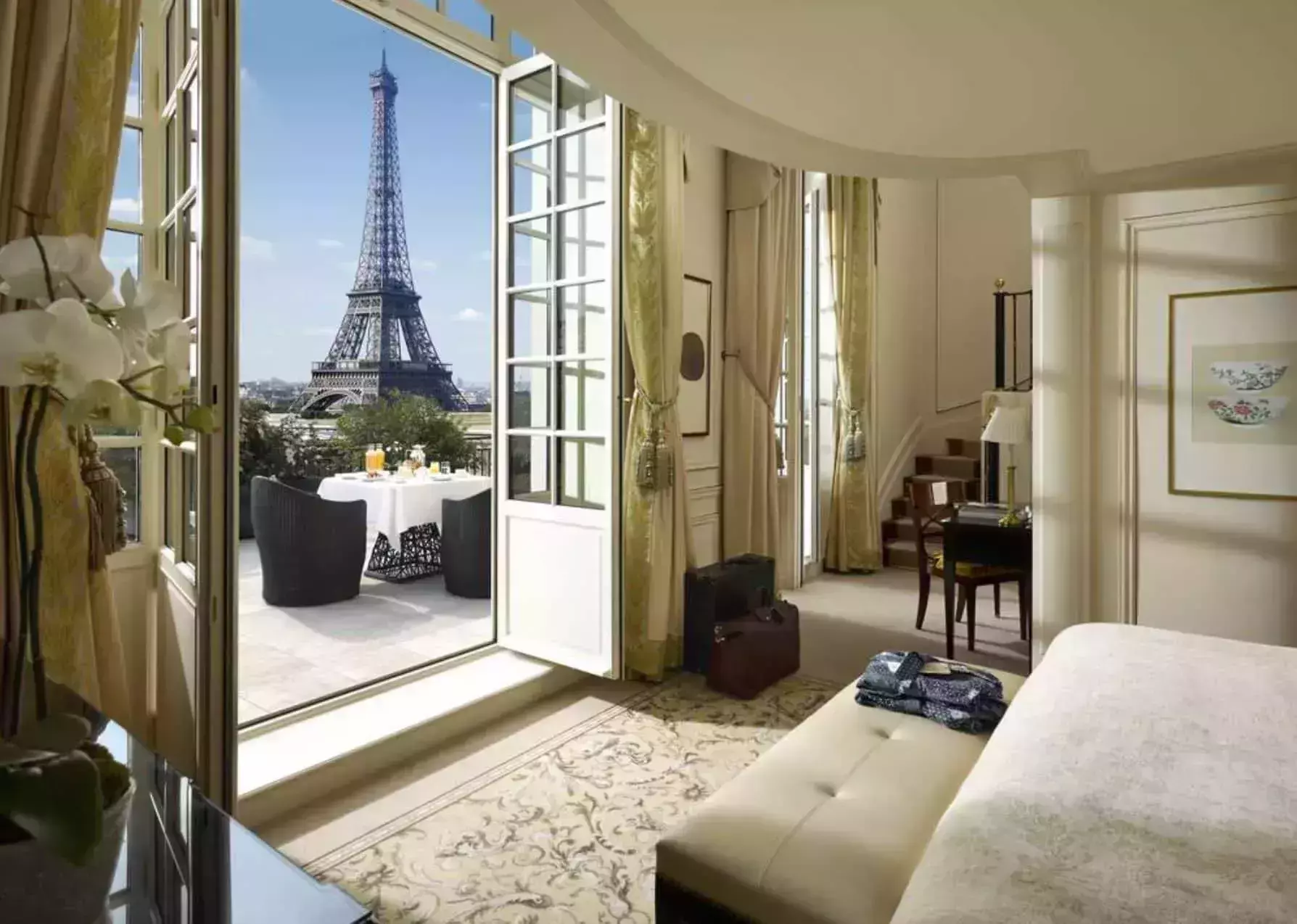 Shangri-la Hotel in Paris