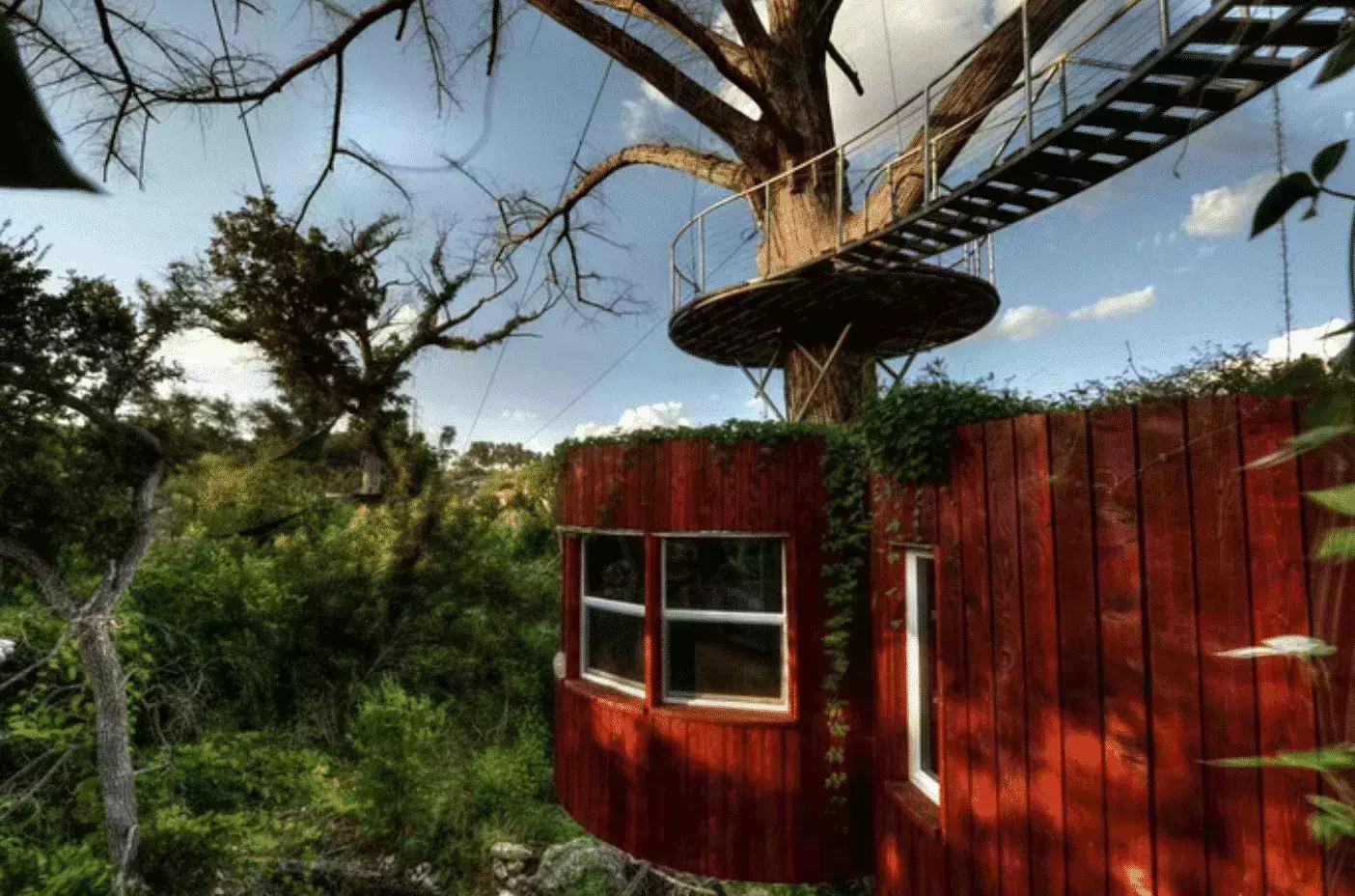 Glamping treehouse for rent