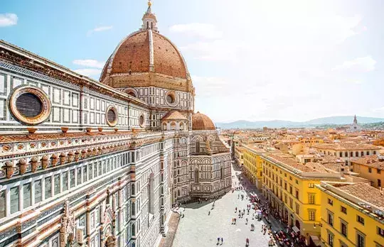 La Catedral de Santa María del Fiore y la Galería degli Uffizi en Florencia