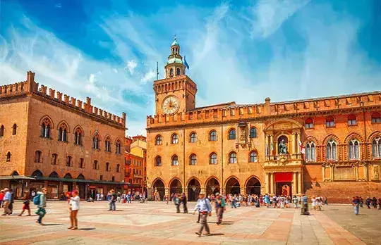 La Piazza Maggiore y las Torres en Bolonia