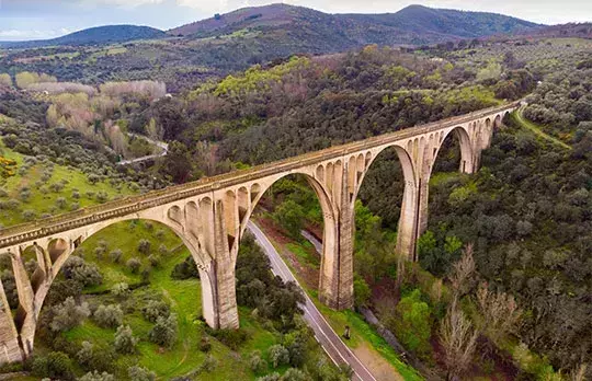 De Navalvillar de Pela a Guadalupe