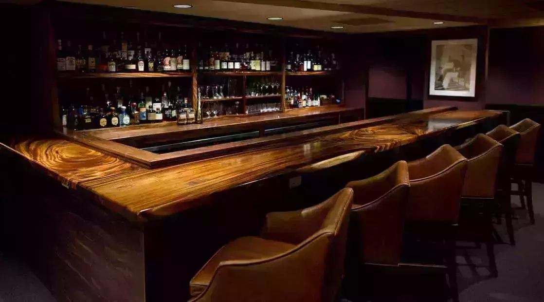 bars in honolulu