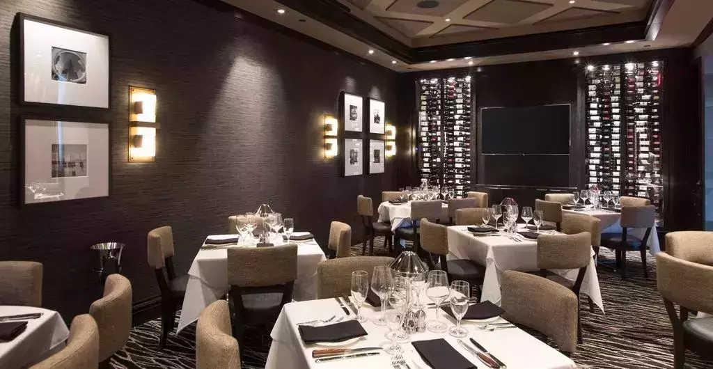 Mastro&amp;amp;#039;s patio and pool in Houston Texas