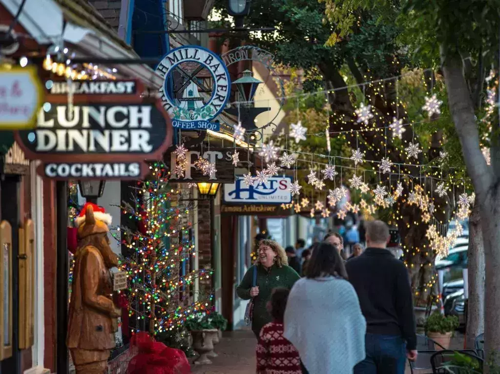festive towns usa