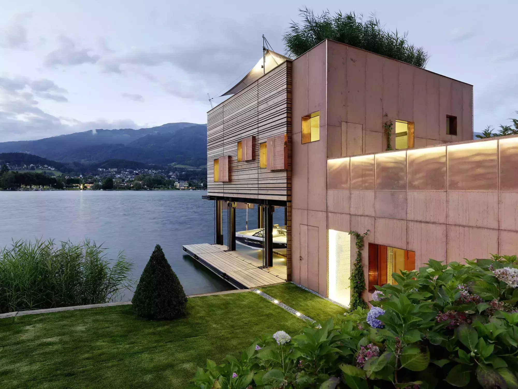 Architecture in Boathouse District
