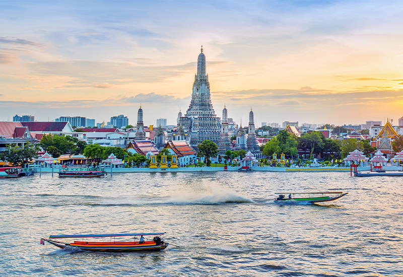 Scenic view of Wat Arun, Bangkok Scenic view of Wat Arun, Bangkok
