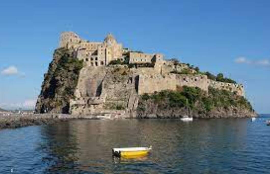 7 of the Most Beautiful Castles to Visit in Italy | EnjoyTravel.com