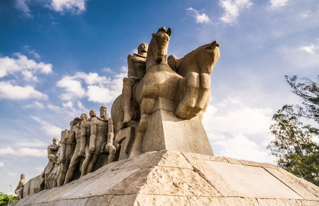 Bandeiras Monument