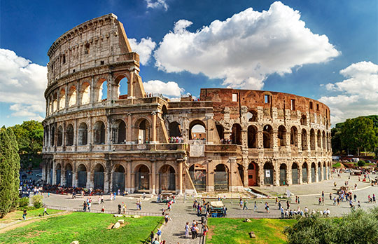 Coliseo Romano y La Fontana di Trevi en Roma