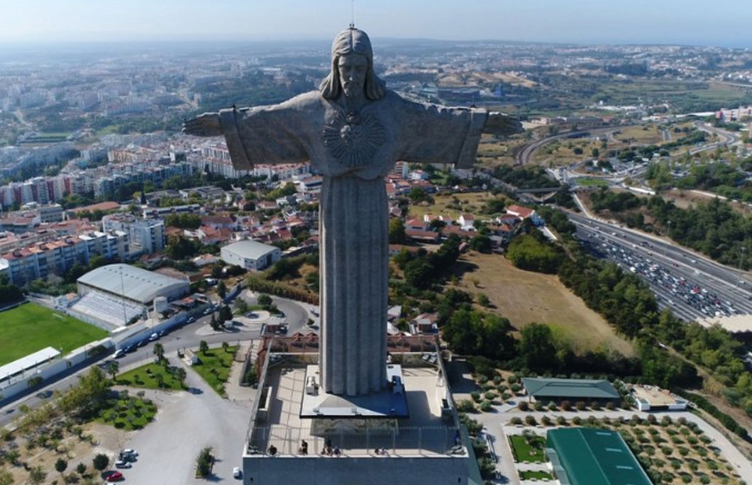 Cristo Rei Statue