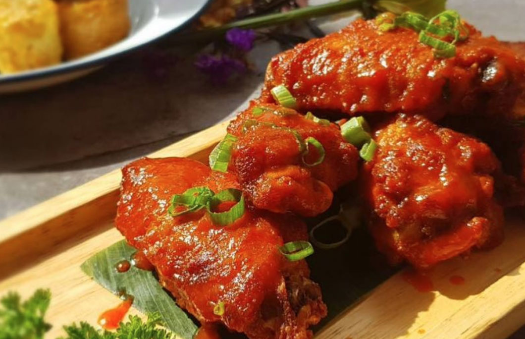 The 25 Best Places For Chicken Wings In Massachusetts | EnjoyTravel.com