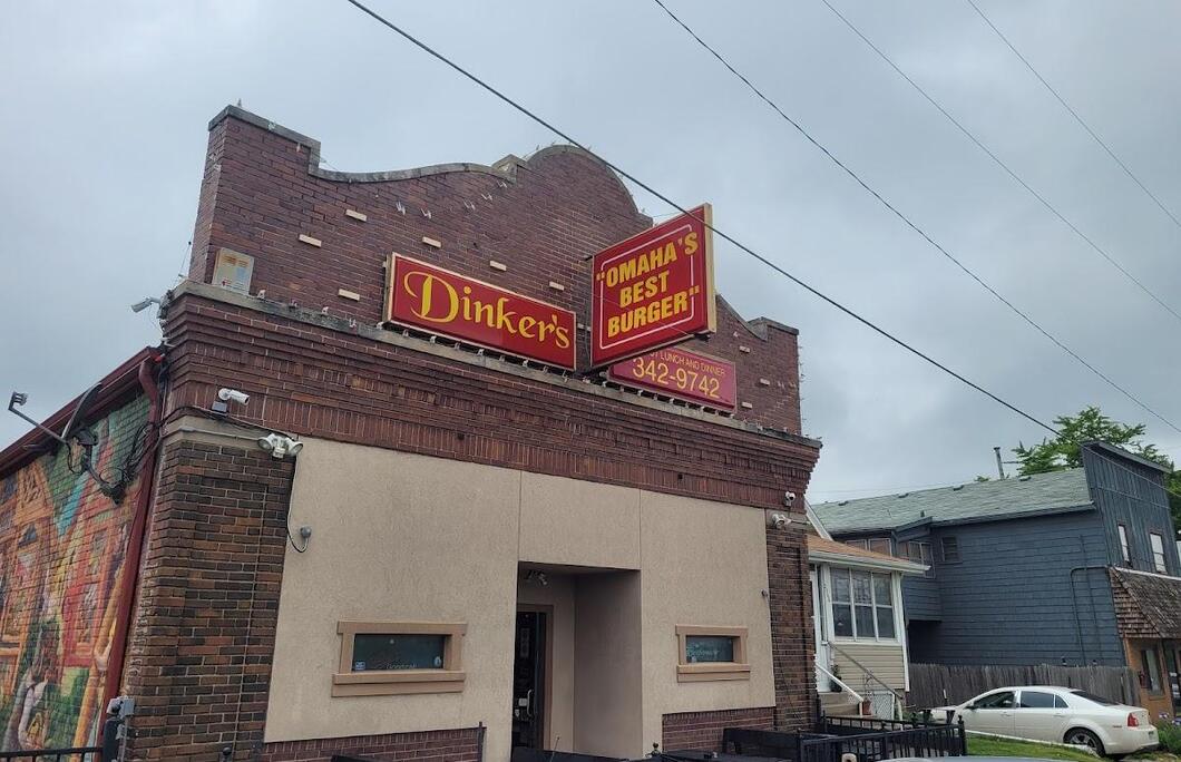 1. Dinkers Bar and Grill – Omaha