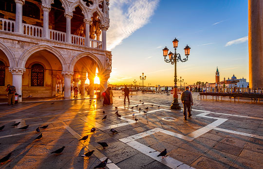 El Palacio Ducal y el Puente de los Suspiros en Venecia