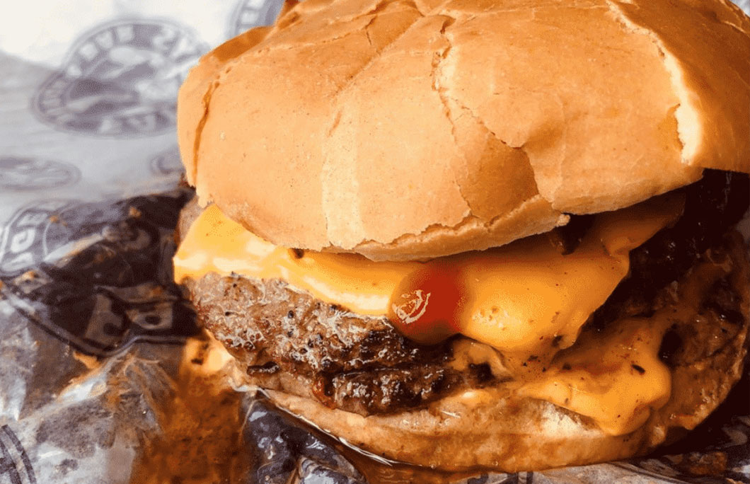 9-inch burger outsize the best of Texas - Picture of The Porch By