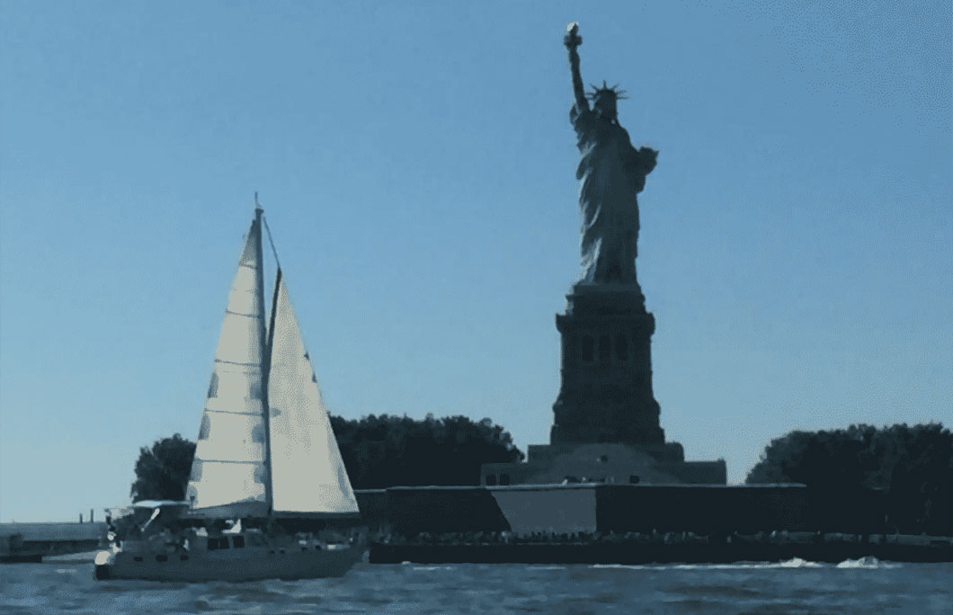 5. Manhattan and Statue of Liberty Room – Hudson River, Manhattan