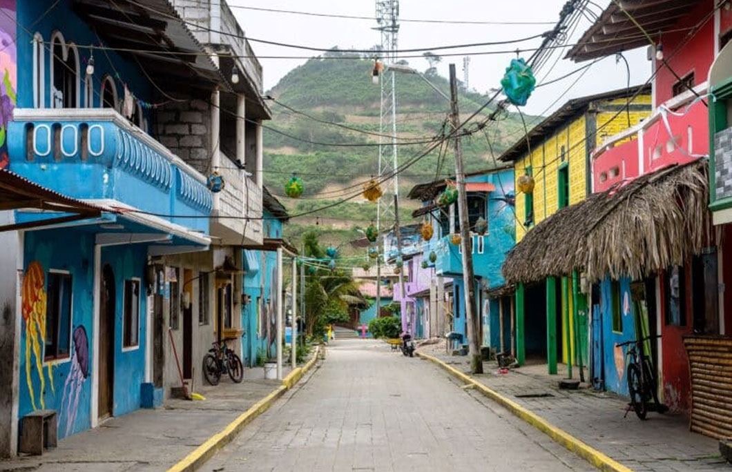 6. Montañita, Ecuador