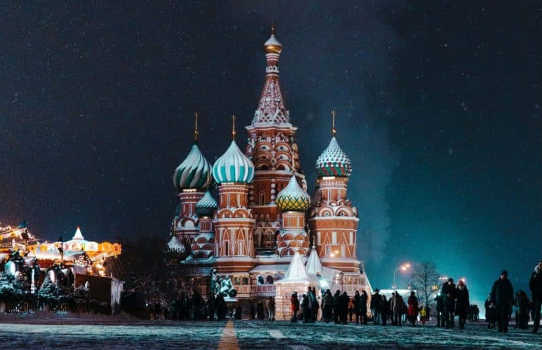 Russians not amused by giant Louis Vuitton suitcase in Moscow's Red Square