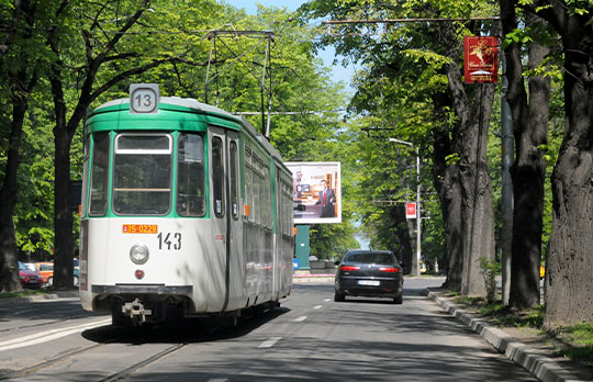 Side of road ∓ trams