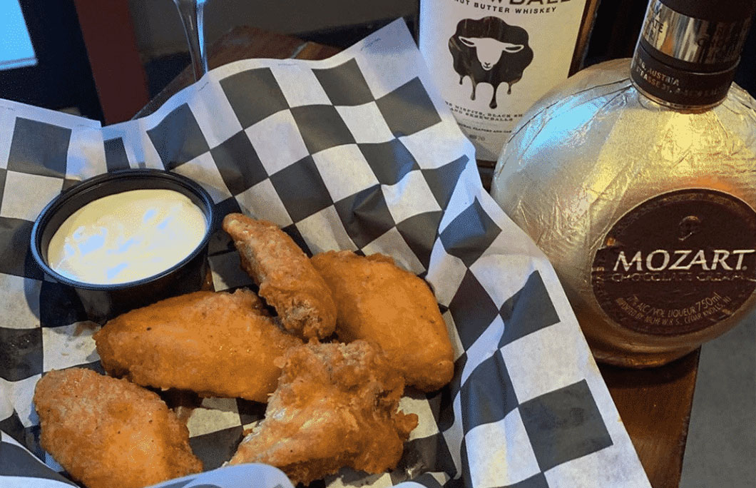 4. Sidelines Sports Bar & Grill – Salem