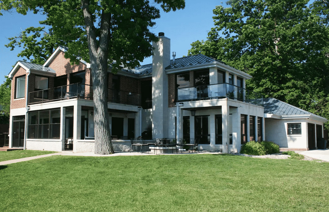 6. Spectacular Lake Michigan Retreat – Kenosha