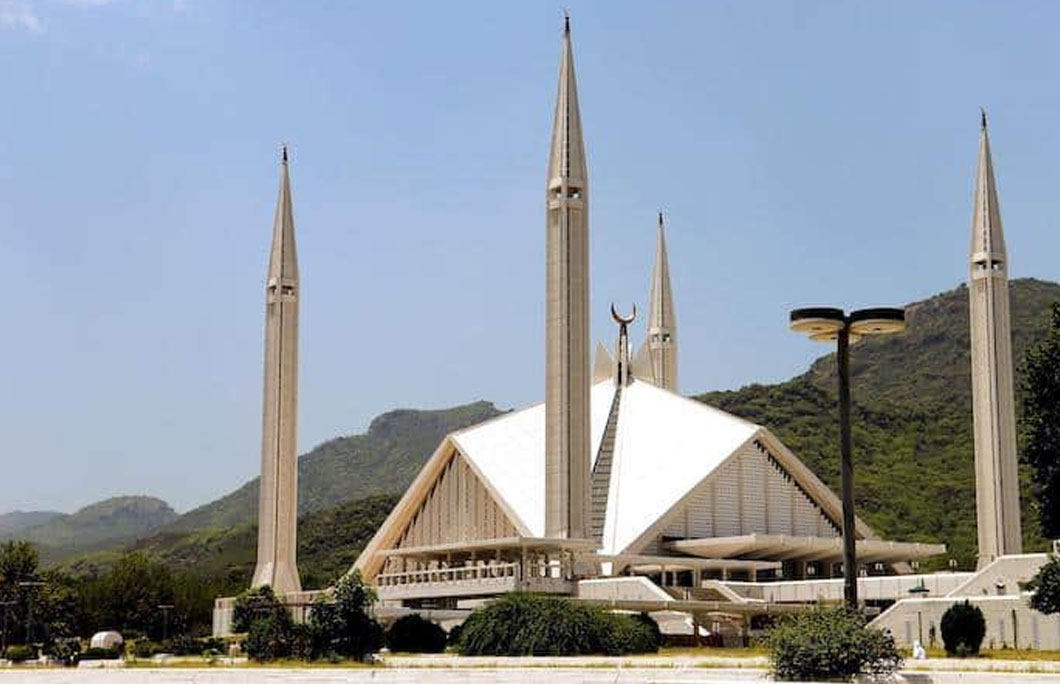 The Faisal Mosque can hold 300,000 worshipers