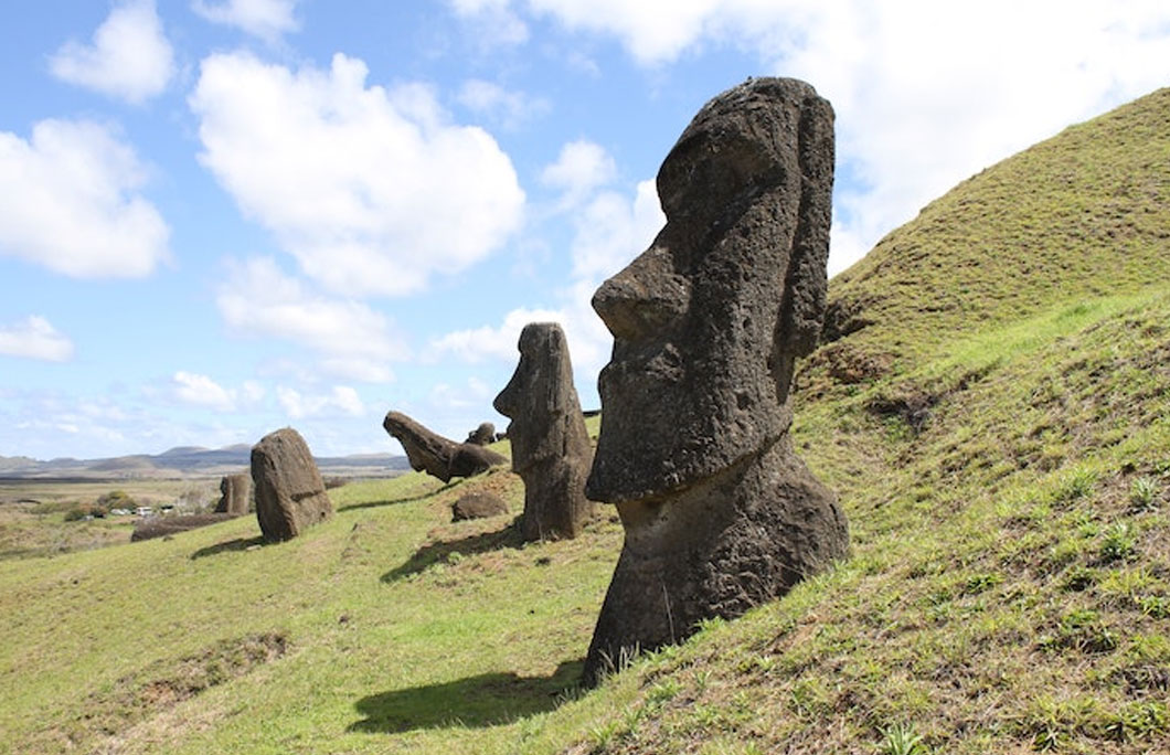 There are nearly 900 Easter Island statues
