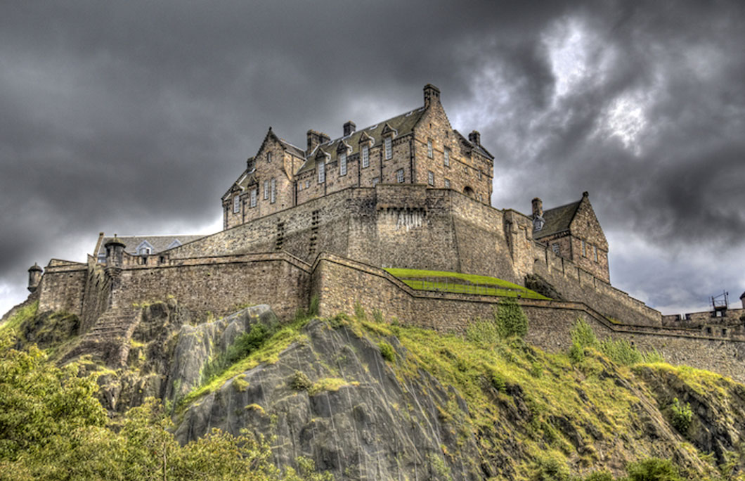 Who lived in Edinburgh Castle?