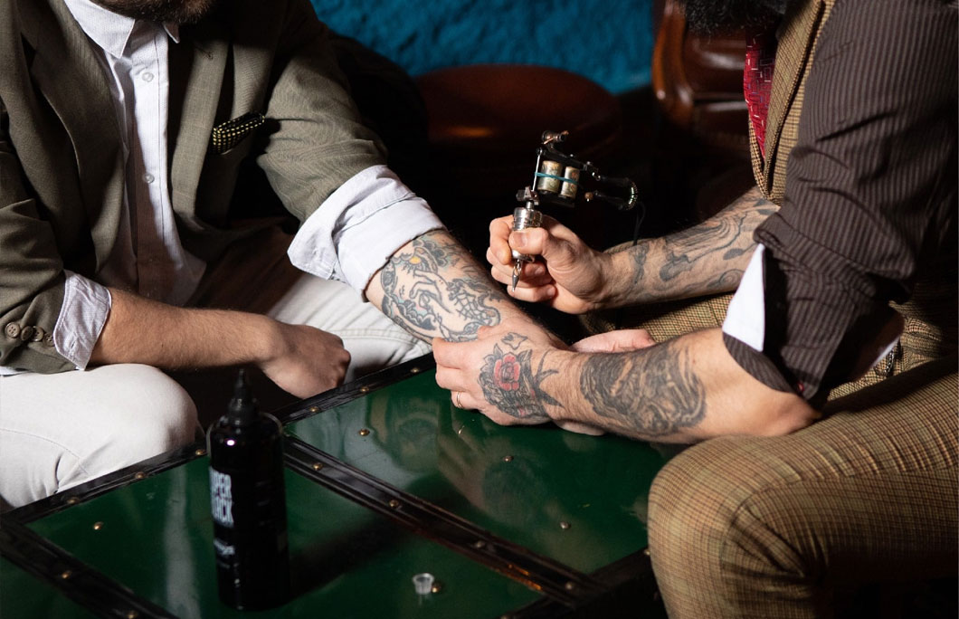 What's behind Italians' ink obsession? Rome tattoo shop - YouTube