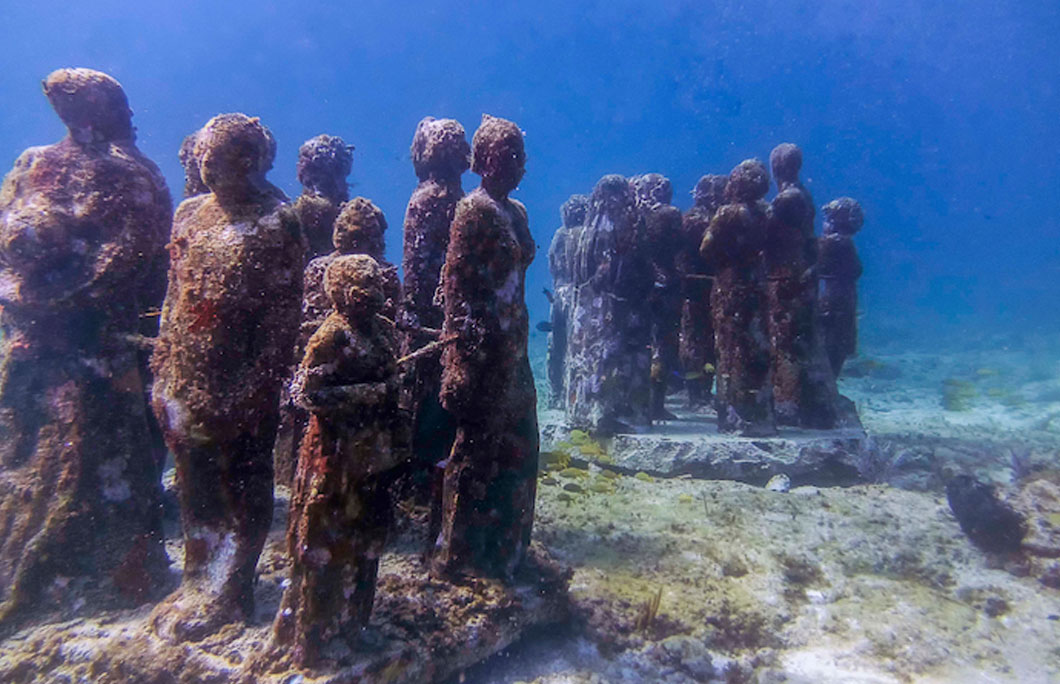 You can visit an underwater museum in Cancun